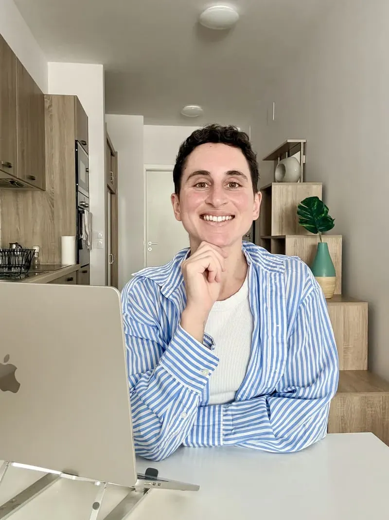 Stéphanie Canovas à son bureau