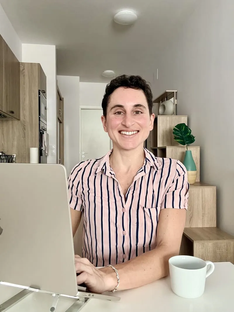 Stéphanie Canovas, consultante en prestation seo freelance secteur finance